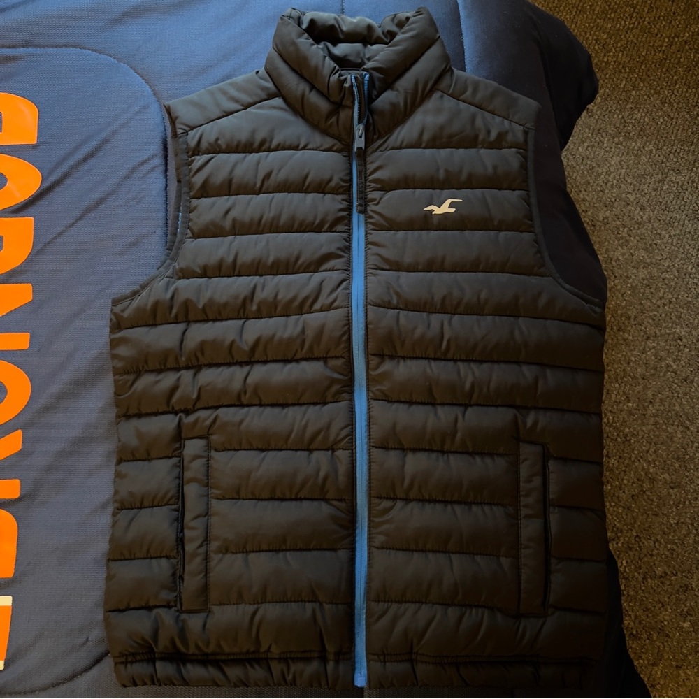 Hollister Puffer Vest Jacket (Men’s S)